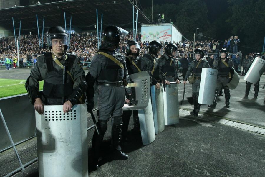 «Футбол особого режима»: фоторепортаж с западной трибуны «Балтики» на матче с «Зенитом»